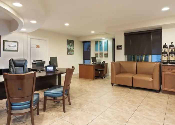 Coconut Cove All-suite Hotel