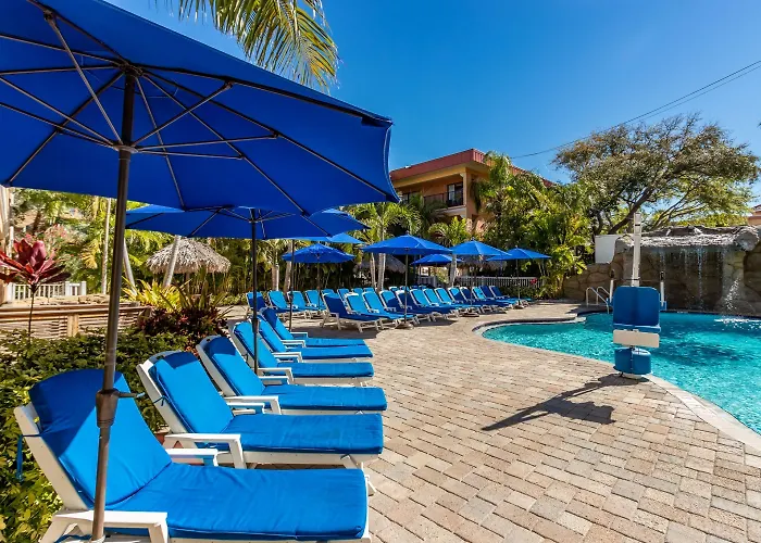 Hotel Coconut Cove All-suite