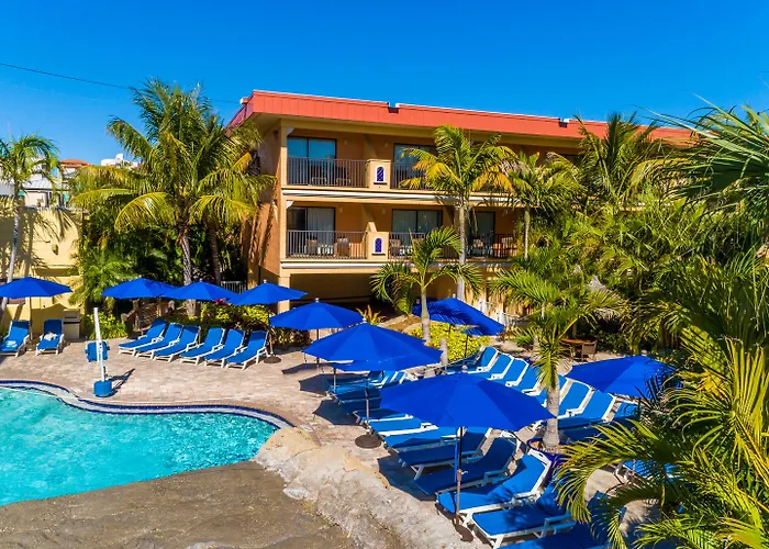 Hotel Coconut Cove All-suite