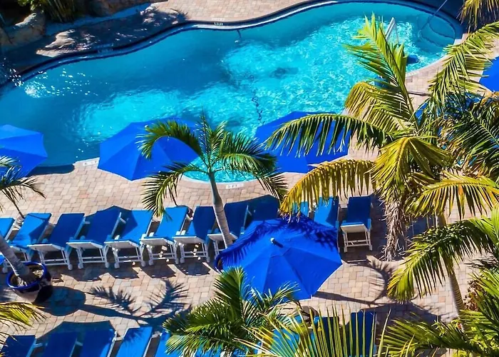 Hotel Coconut Cove All-suite
