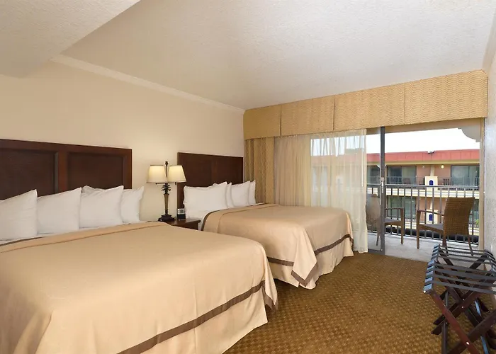 Hotel Coconut Cove All-suite 2*
