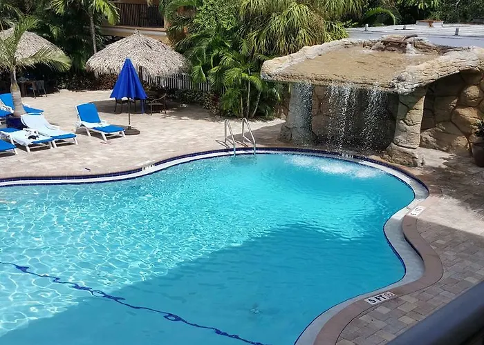 Hotel Coconut Cove All-suite 2*